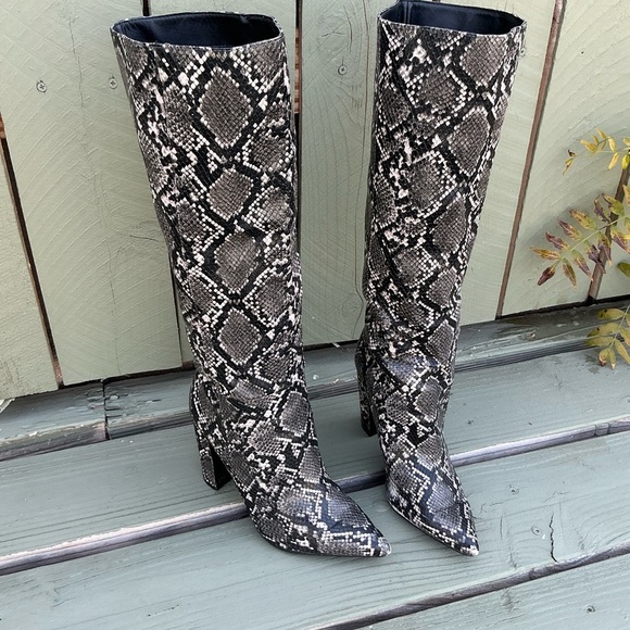 Steve Madden Rouge Black & White Snakeskin Block Heel Knee High Boots, Size 7.5 - Picture 9 of 12